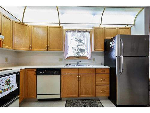 217-3021 13 Avenue Se, Medicine Hat, AB - Indoor Photo Showing Kitchen With Double Sink
