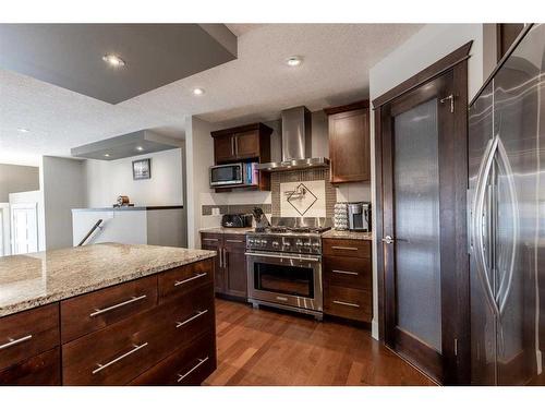 120 Seven Persons Crescent Sw, Medicine Hat, AB - Indoor Photo Showing Kitchen With Upgraded Kitchen