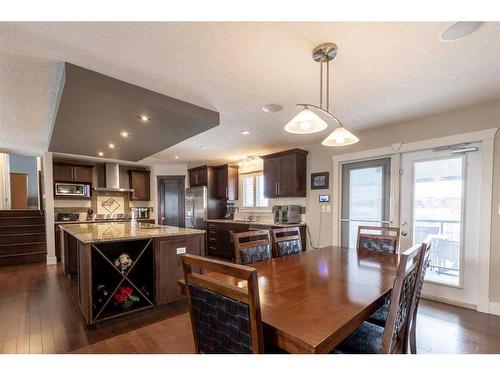 120 Seven Persons Crescent Sw, Medicine Hat, AB - Indoor Photo Showing Dining Room