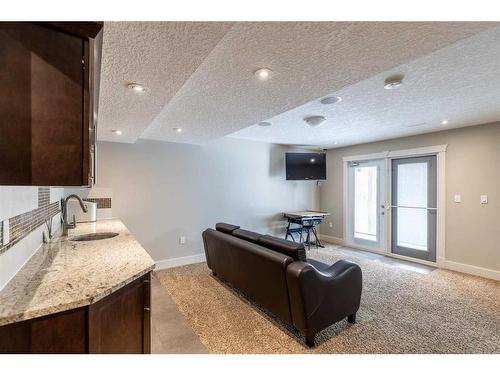 120 Seven Persons Crescent Sw, Medicine Hat, AB - Indoor Photo Showing Kitchen