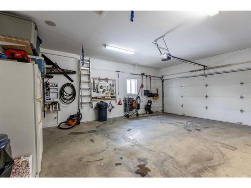 120 Seven Persons Crescent Sw, Medicine Hat, AB - Indoor Photo Showing Garage
