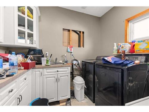 110 4 Avenue, Bow Island, AB - Indoor Photo Showing Laundry Room