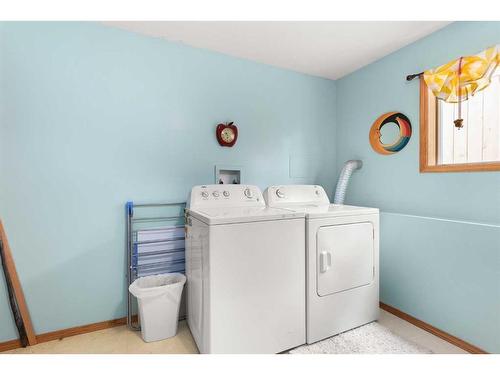 2139 Hawthorne Avenue Ne, Medicine Hat, AB - Indoor Photo Showing Laundry Room