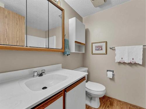 322-3090 15 Avenue Se, Medicine Hat, AB - Indoor Photo Showing Bathroom