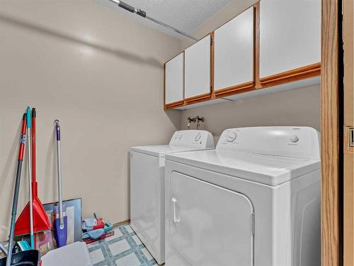 322-3090 15 Avenue Se, Medicine Hat, AB - Indoor Photo Showing Laundry Room