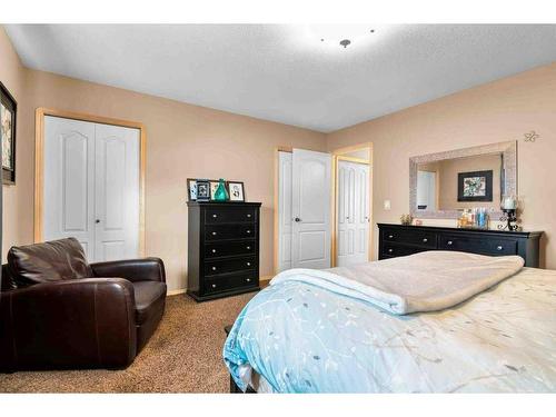 19 Ranchview Way Ne, Medicine Hat, AB - Indoor Photo Showing Bedroom
