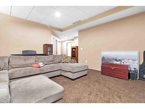 19 Ranchview Way Ne, Medicine Hat, AB - Indoor Photo Showing Living Room