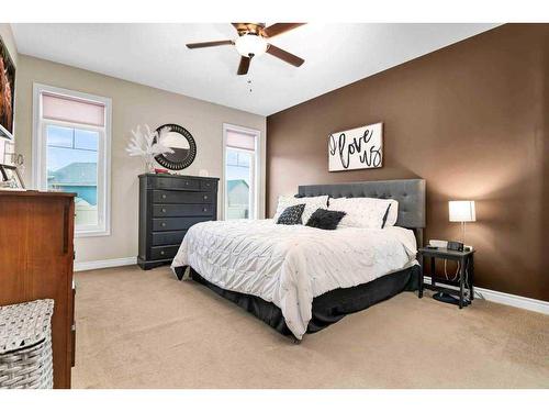 256 Hamptons Way Se, Medicine Hat, AB - Indoor Photo Showing Bedroom