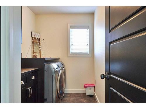 319 Hamptons Way Se, Medicine Hat, AB - Indoor Photo Showing Laundry Room