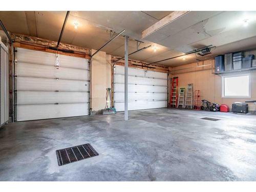 220 Vista Road Se, Medicine Hat, AB - Indoor Photo Showing Garage