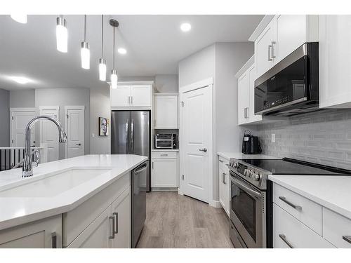 502-401 Southlands Boulevard Se, Medicine Hat, AB - Indoor Photo Showing Kitchen With Stainless Steel Kitchen With Upgraded Kitchen