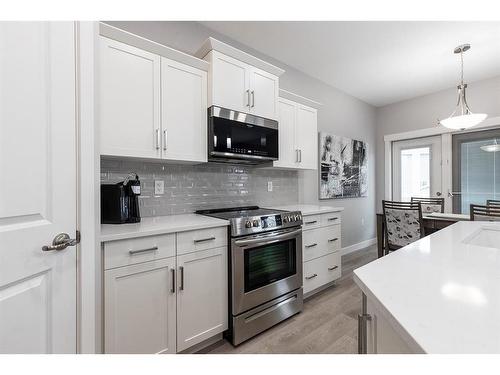 502-401 Southlands Boulevard Se, Medicine Hat, AB - Indoor Photo Showing Kitchen With Upgraded Kitchen