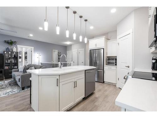 502-401 Southlands Boulevard Se, Medicine Hat, AB - Indoor Photo Showing Kitchen With Stainless Steel Kitchen With Upgraded Kitchen