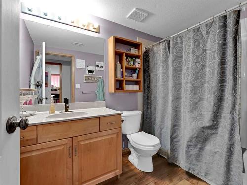 1-16126 Range Road 13A, Rural Cypress County, AB - Indoor Photo Showing Bathroom