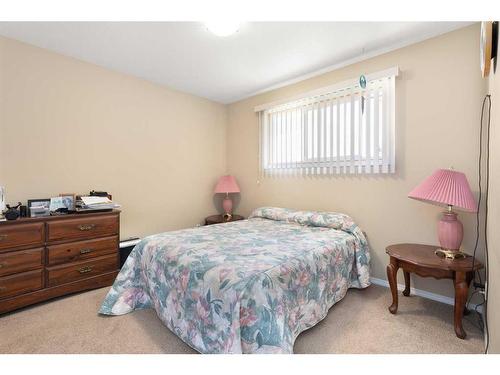 2971 & 2973 Dunmore Road Se, Medicine Hat, AB - Indoor Photo Showing Bedroom