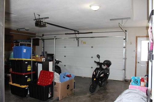 109 Westview Crescent West, Bow Island, AB - Indoor Photo Showing Garage