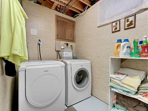 1047 17 Street Ne, Medicine Hat, AB - Indoor Photo Showing Laundry Room