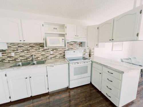 4916A And 4916B 53 Street, Stettler, AB - Indoor Photo Showing Kitchen With Double Sink