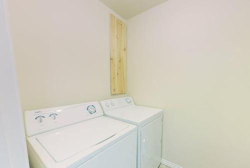 4916A And 4916B 53 Street, Stettler, AB - Indoor Photo Showing Laundry Room