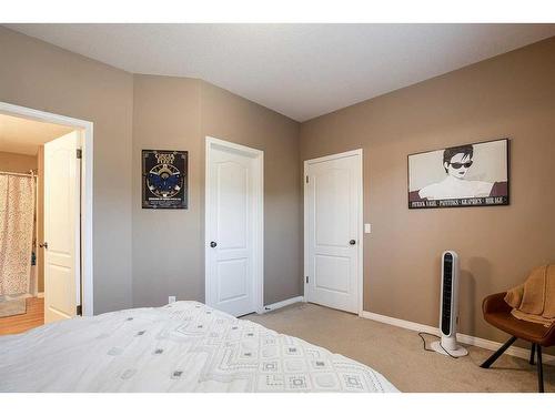6 Terrace Ridge Ne, Medicine Hat, AB - Indoor Photo Showing Bedroom
