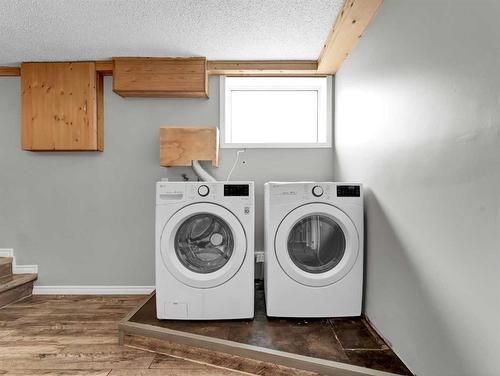 370 11 Street Sw, Medicine Hat, AB - Indoor Photo Showing Laundry Room