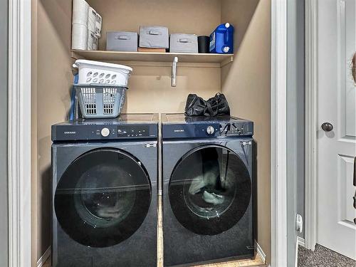 55 Somerset Lane Se, Medicine Hat, AB - Indoor Photo Showing Laundry Room