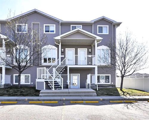 55 Somerset Lane Se, Medicine Hat, AB - Outdoor With Balcony With Facade