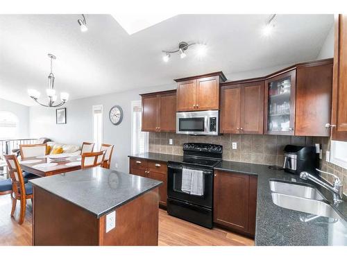 357 Somerset Row Se, Medicine Hat, AB - Indoor Photo Showing Kitchen With Double Sink