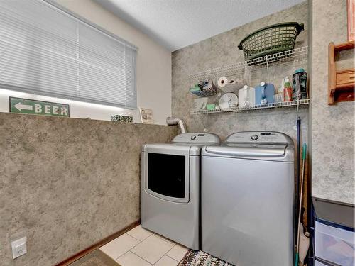 9 Milne Place Se, Medicine Hat, AB - Indoor Photo Showing Laundry Room