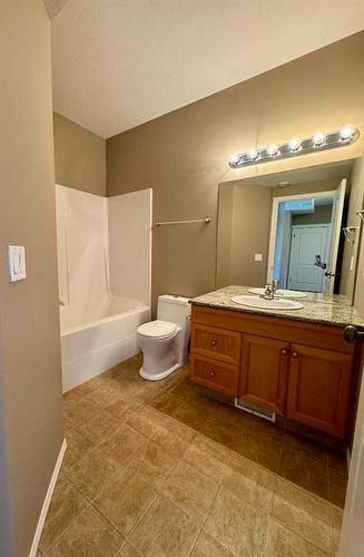 161 Northlands Pointe Ne, Medicine Hat, AB - Indoor Photo Showing Bathroom