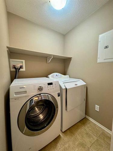 161 Northlands Pointe Ne, Medicine Hat, AB - Indoor Photo Showing Laundry Room