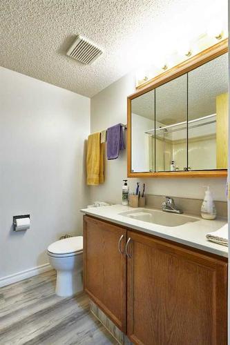 138-1480 Southview Drive Se, Medicine Hat, AB - Indoor Photo Showing Bathroom