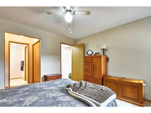 138-1480 Southview Drive Se, Medicine Hat, AB - Indoor Photo Showing Bedroom