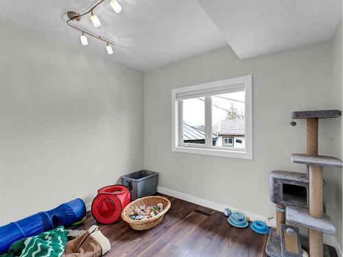 320 2 Street Se, Redcliff, AB - Indoor Photo Showing Other Room