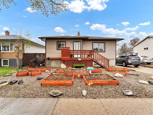 320 2 Street Se, Redcliff, AB - Outdoor