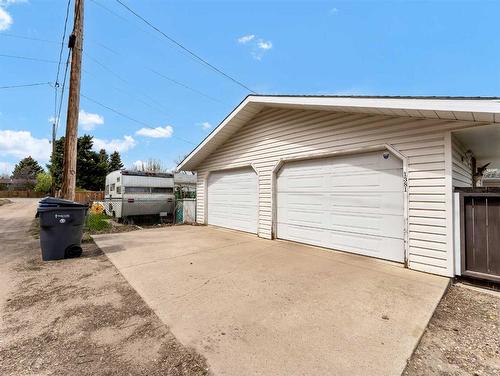 1381 26 Street Se, Medicine Hat, AB - Outdoor With Exterior