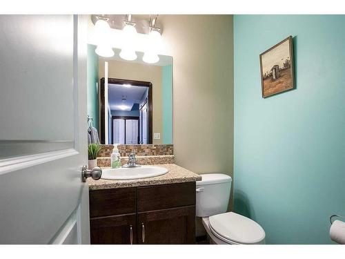 382 Sterling Crescent Se, Medicine Hat, AB - Indoor Photo Showing Bathroom