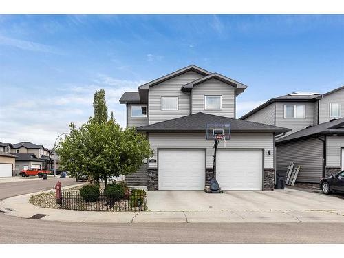 382 Sterling Crescent Se, Medicine Hat, AB - Outdoor With Facade
