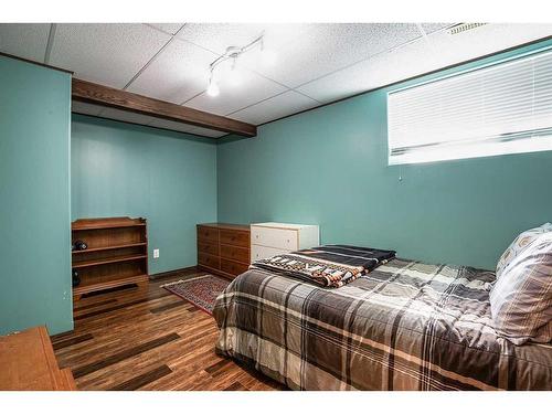 382 Sterling Crescent Se, Medicine Hat, AB - Indoor Photo Showing Bedroom