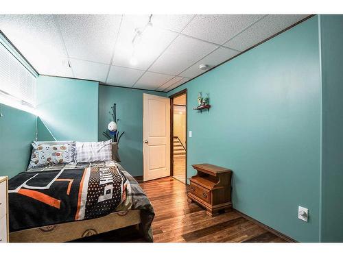 382 Sterling Crescent Se, Medicine Hat, AB - Indoor Photo Showing Bedroom