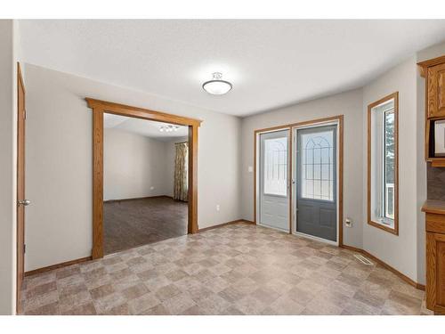 1503 Eagle View Place Sw, Medicine Hat, AB - Indoor Photo Showing Other Room