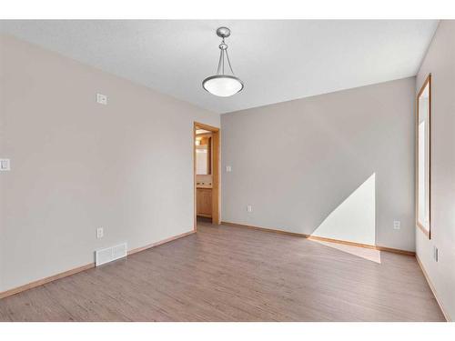 1503 Eagle View Place Sw, Medicine Hat, AB - Indoor Photo Showing Other Room