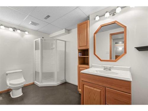 1503 Eagle View Place Sw, Medicine Hat, AB - Indoor Photo Showing Bathroom