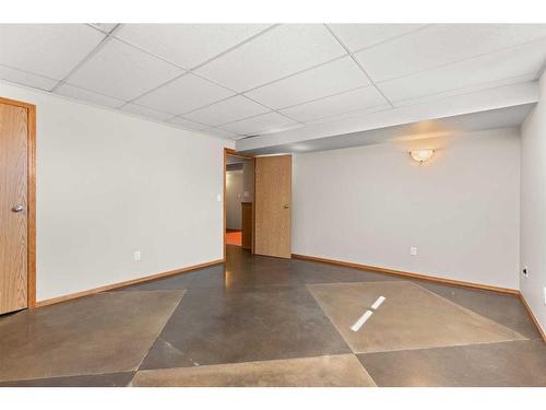 1503 Eagle View Place Sw, Medicine Hat, AB - Indoor Photo Showing Other Room