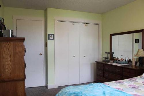 419 3 Avenue West, Burdett, AB - Indoor Photo Showing Bedroom