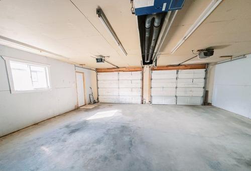 4023 58 Street, Stettler, AB - Indoor Photo Showing Garage