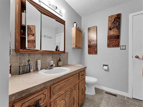 361 Shepherd Crescent Se, Medicine Hat, AB - Indoor Photo Showing Bathroom