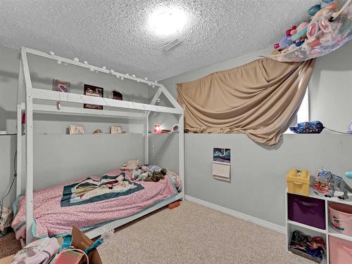 361 Shepherd Crescent Se, Medicine Hat, AB - Indoor Photo Showing Bedroom