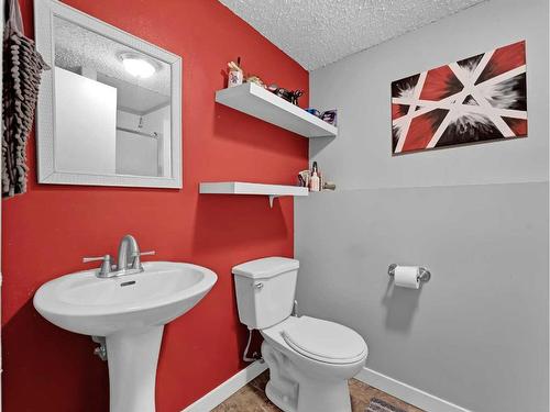 361 Shepherd Crescent Se, Medicine Hat, AB - Indoor Photo Showing Bathroom