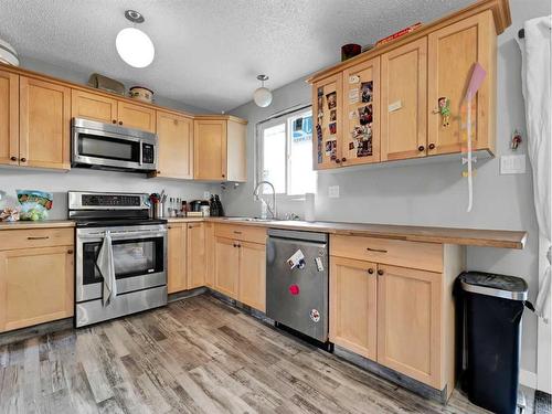 361 Shepherd Crescent Se, Medicine Hat, AB - Indoor Photo Showing Kitchen